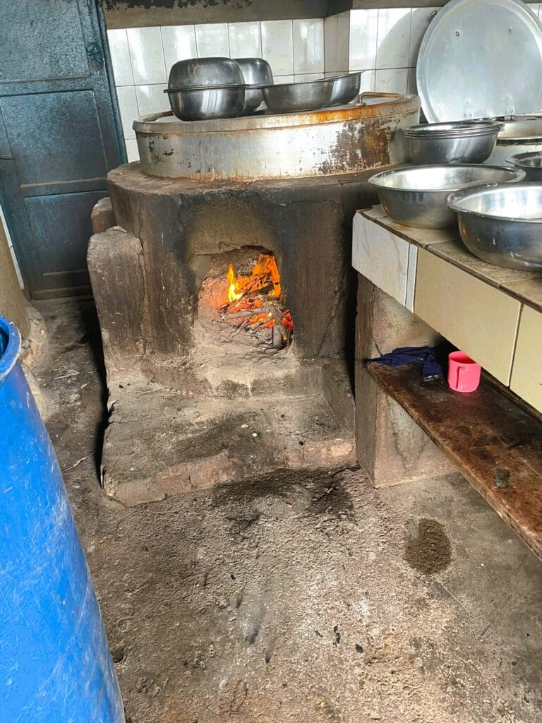 A key conclusion emerging from the field visits in Rwanda was the need to reduce the use of firewood for cooking in schools. Solar energy solutions offer significant potential to support this transition, helping to curb deforestation, lower CO₂ emissions, and create a more sustainable and climate-friendly learning environment.